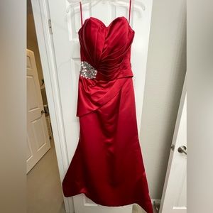 NWT  Beautiful Red Strapless dress.